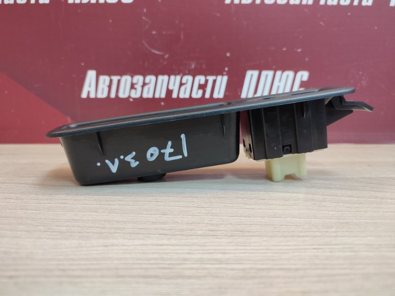 Кнопка стеклоподъемника