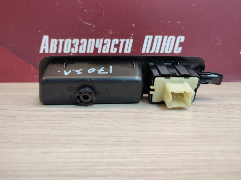 Кнопка стеклоподъемника