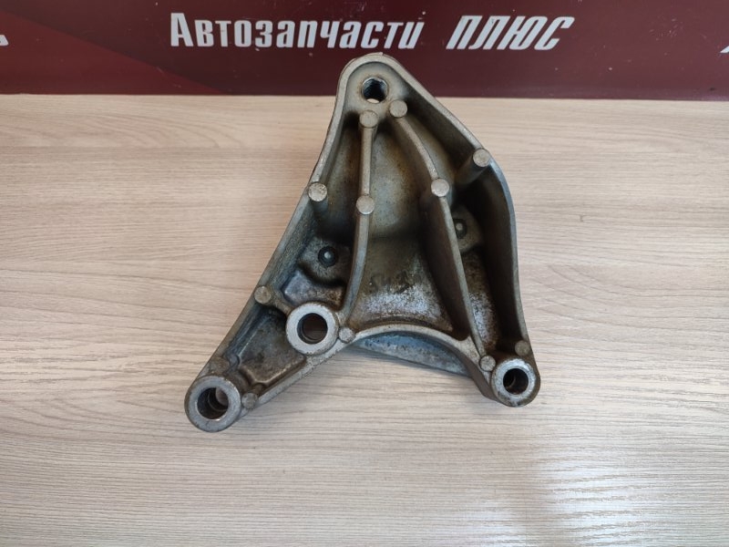 Кронштейн опоры двигателя