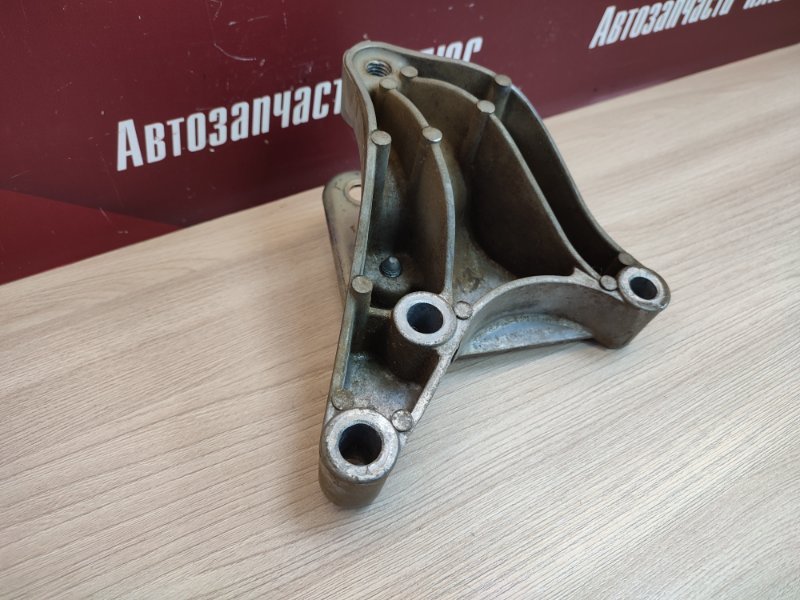 Кронштейн опоры двигателя