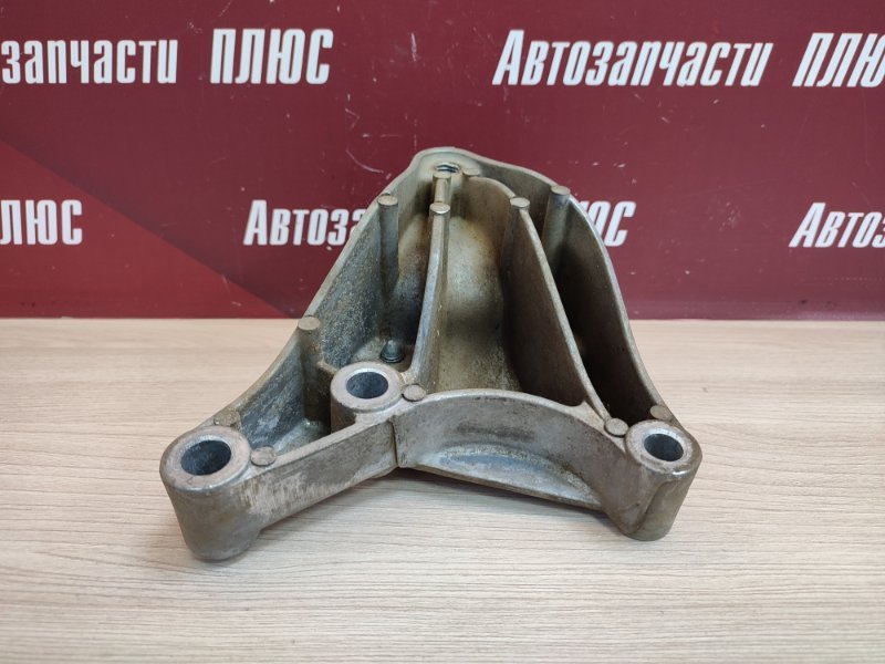 Кронштейн опоры двигателя