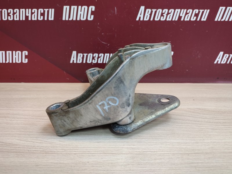 Кронштейн опоры двигателя