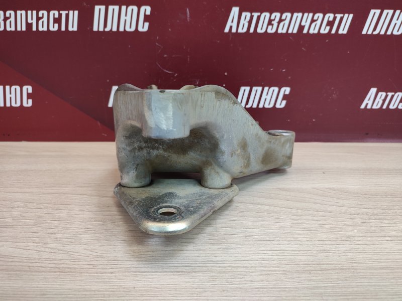 Кронштейн опоры двигателя