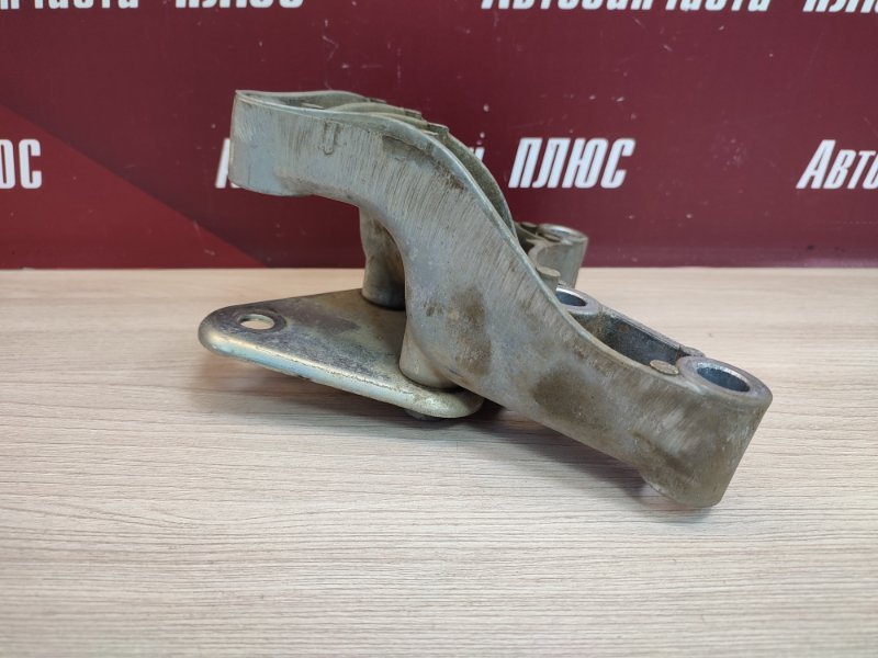 Кронштейн опоры двигателя