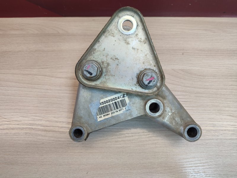 Кронштейн опоры двигателя