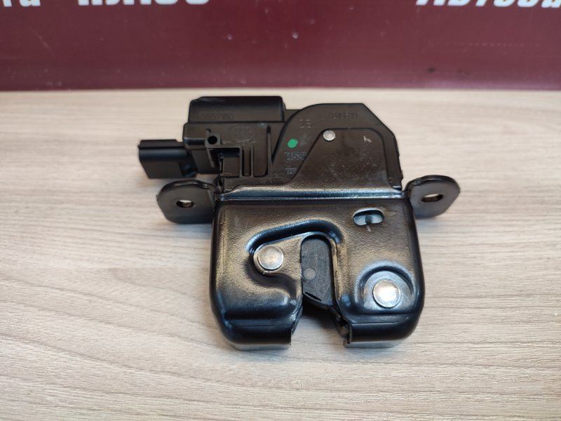 Замок крышки багажника