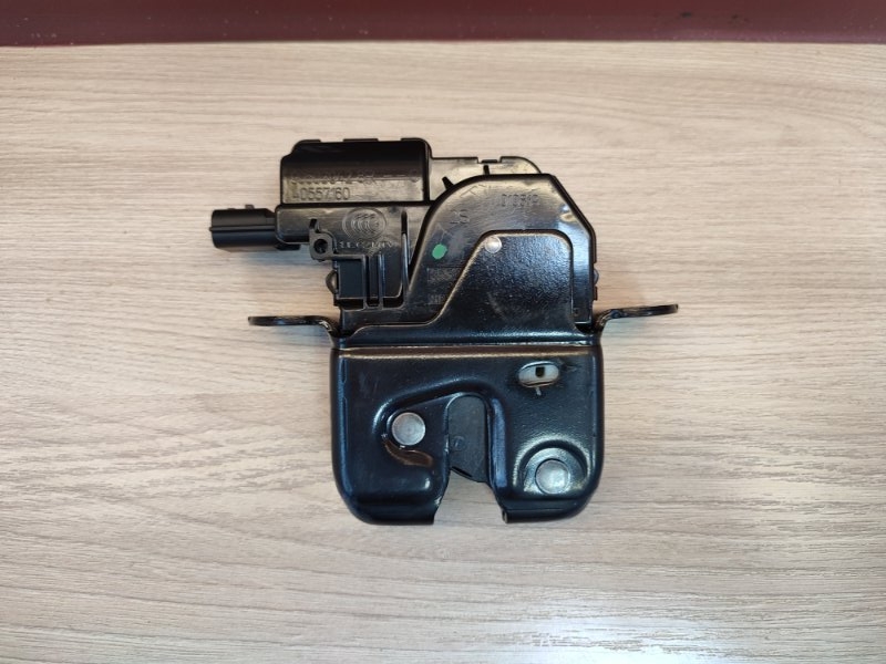 Замок крышки багажника