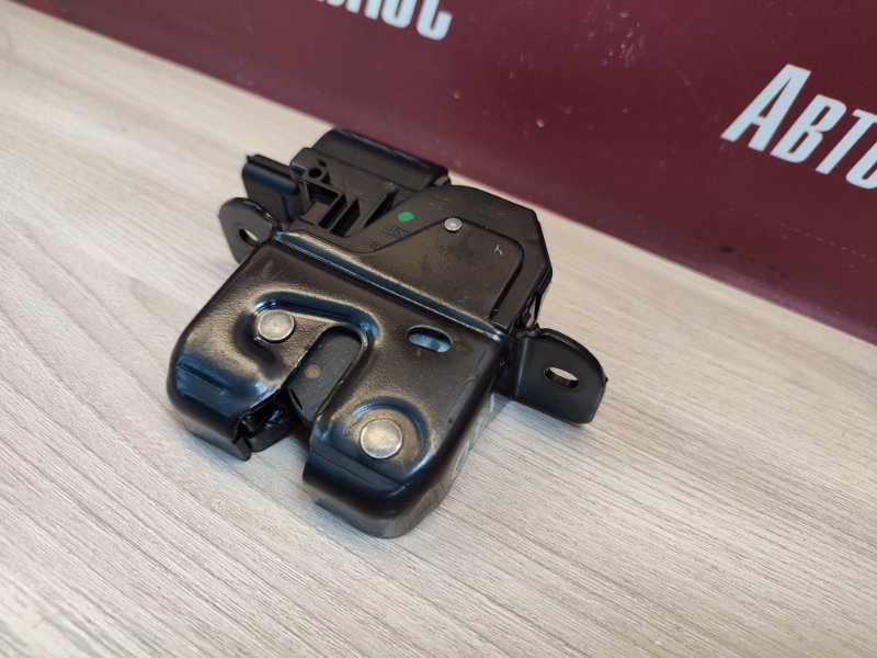 Замок крышки багажника