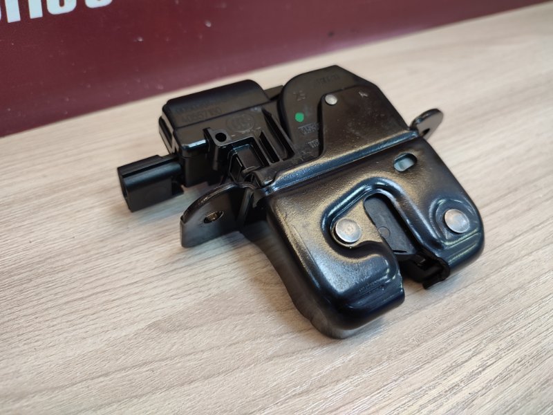 Замок крышки багажника