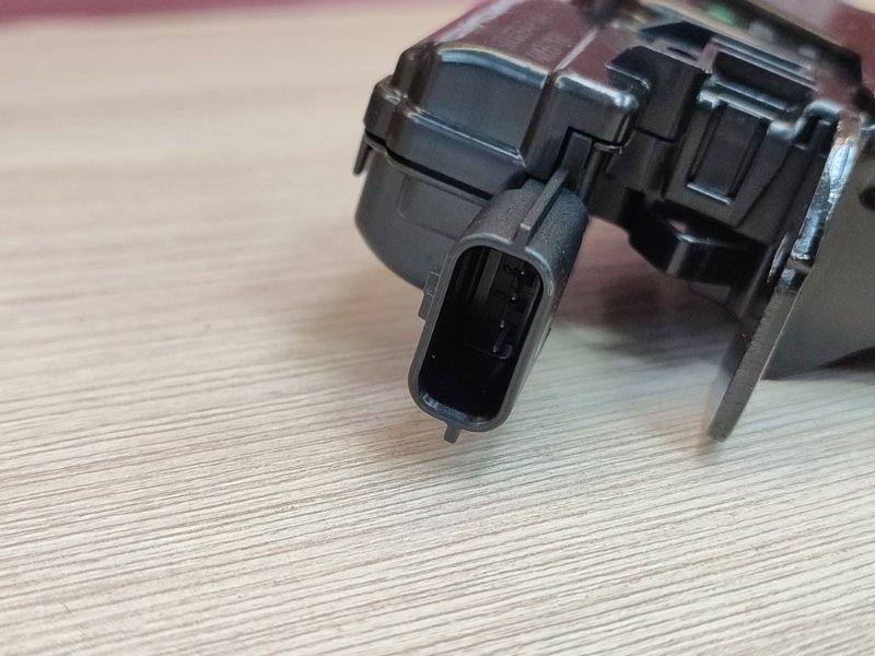 Замок крышки багажника