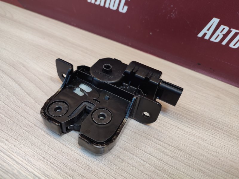 Замок крышки багажника