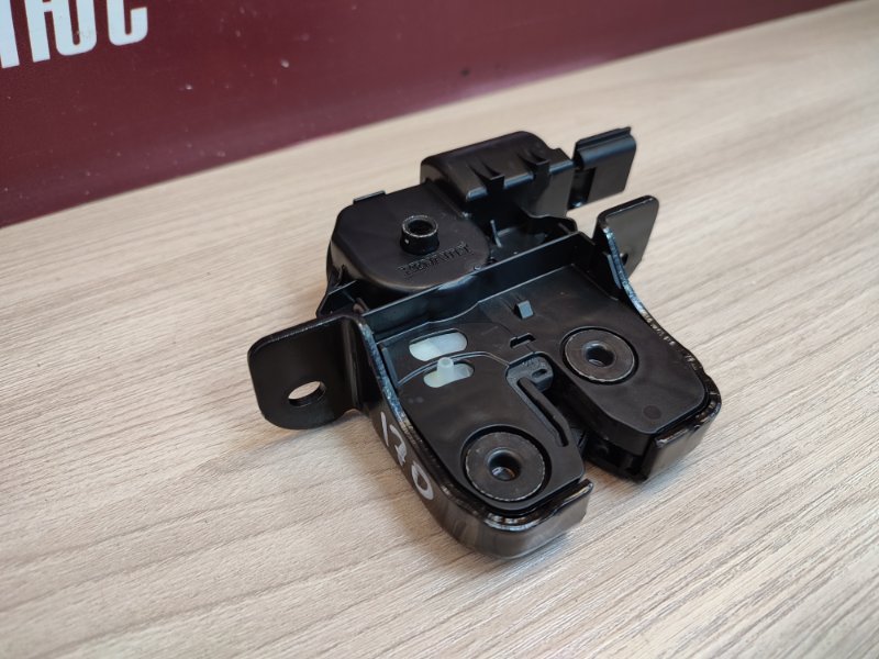 Замок крышки багажника