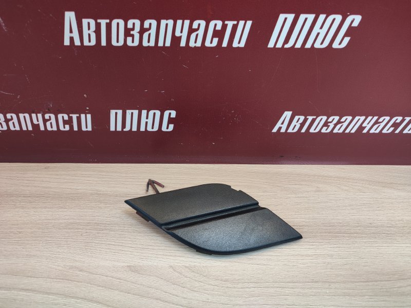 Заглушка буксировочного крюка