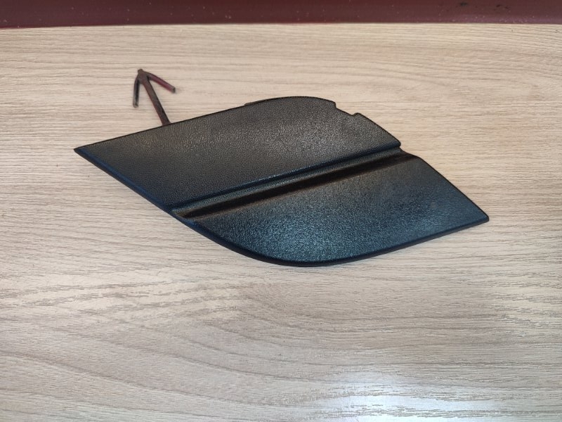 Заглушка буксировочного крюка