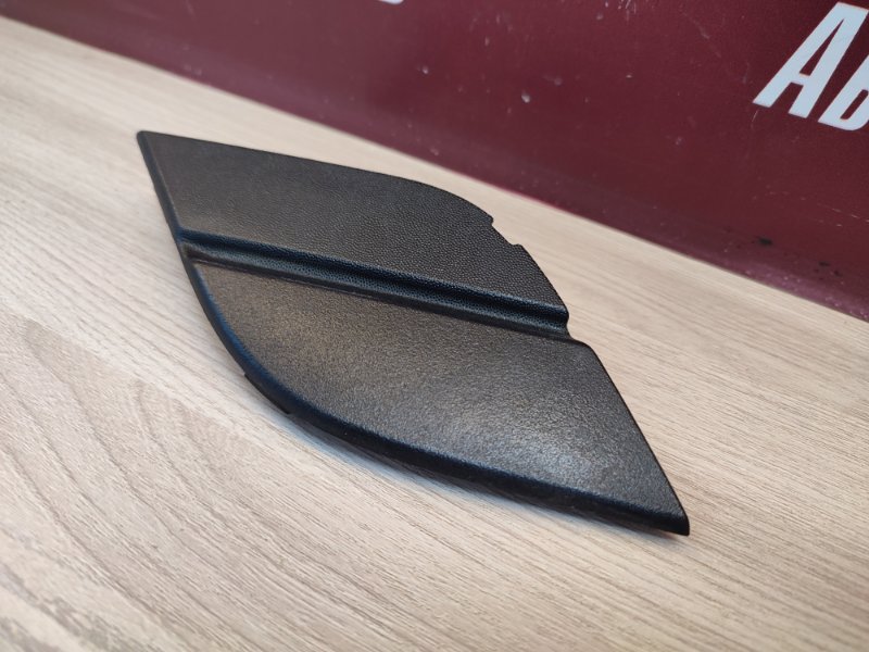 Заглушка буксировочного крюка