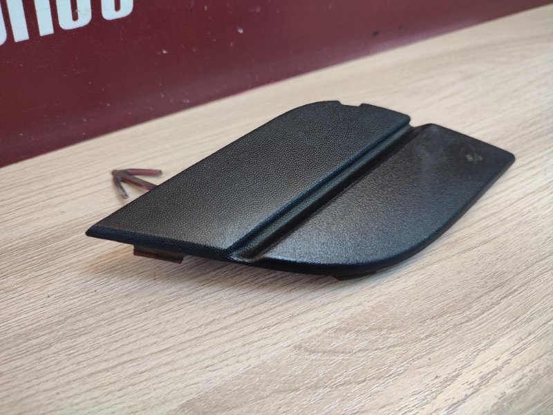 Заглушка буксировочного крюка