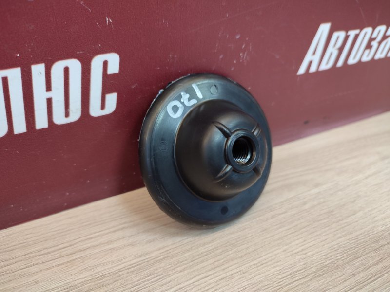 Крепление запасного колеса