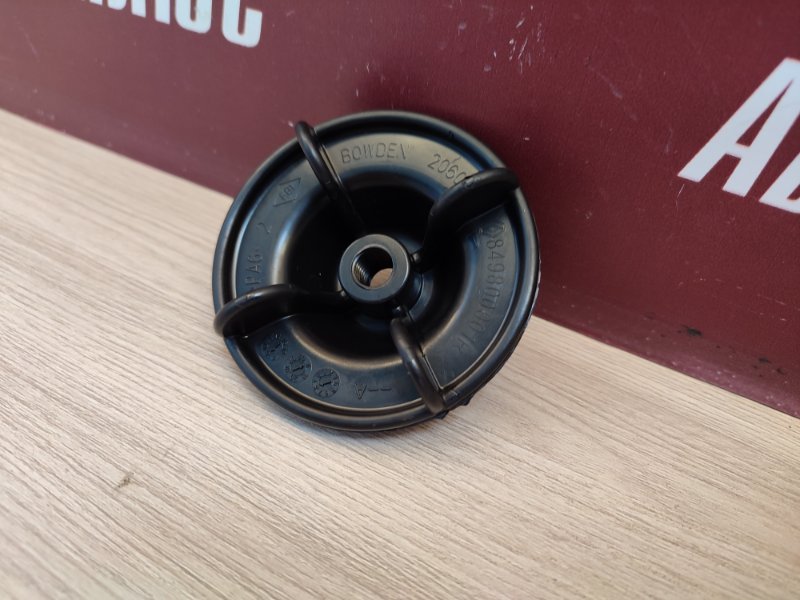 Крепление запасного колеса