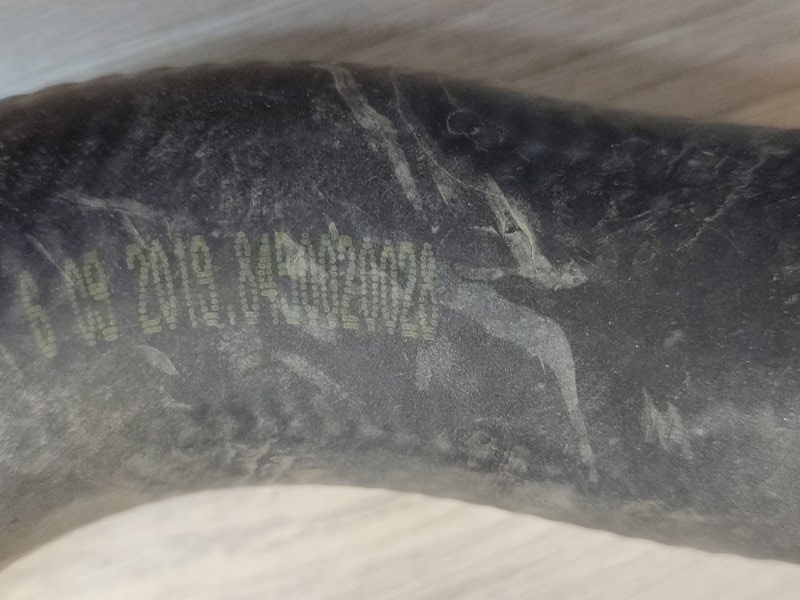 Патрубок радиатора нижний