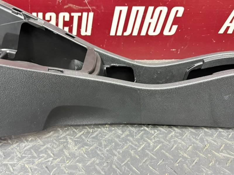 Консоль между сидений