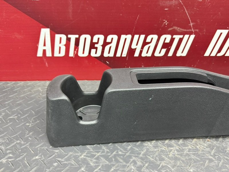 Консоль между сидений