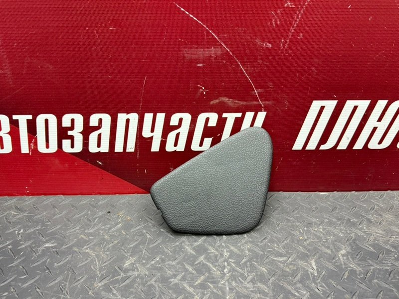 Крышка блока предохранителей салона