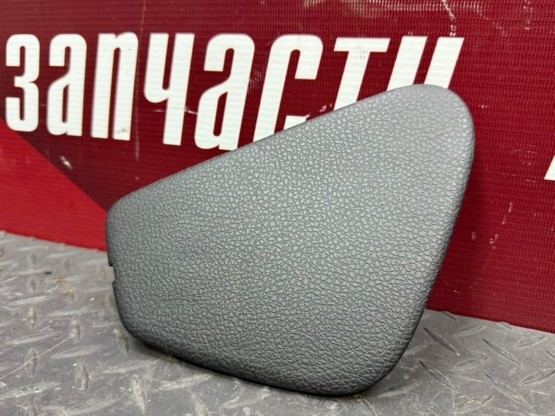 Крышка блока предохранителей салона