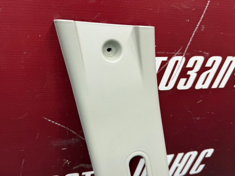 Обшивка средней стойки