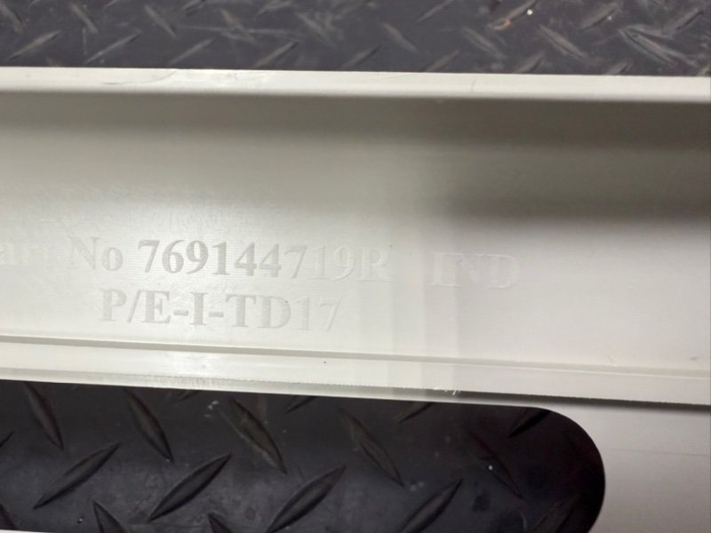 Обшивка средней стойки