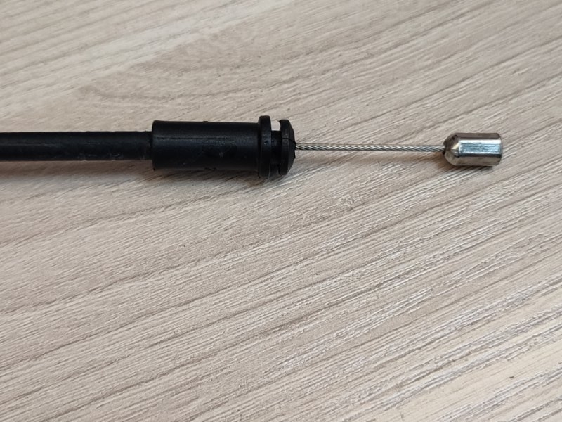 Трос замка капота