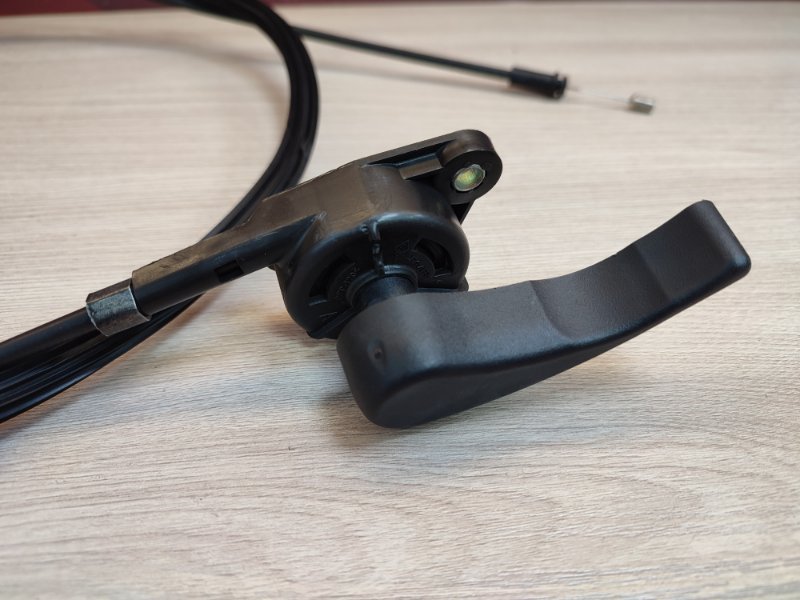 Трос замка капота