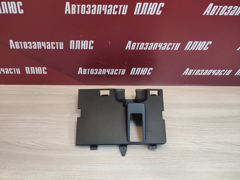 Крышка бардачка