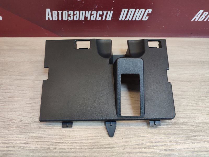 Крышка бардачка