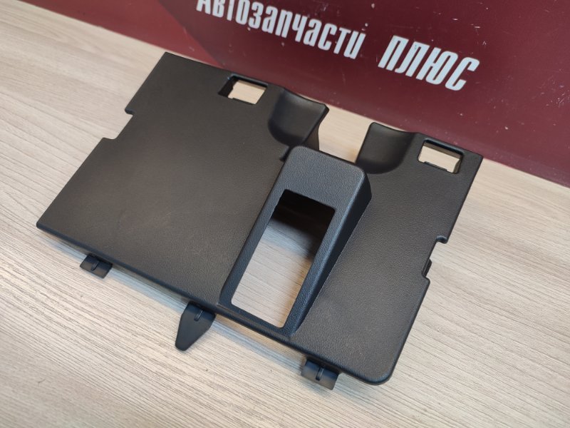 Крышка бардачка