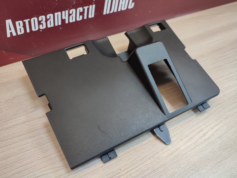 Крышка бардачка