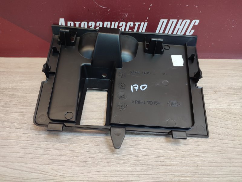 Крышка бардачка