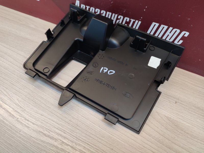 Крышка бардачка