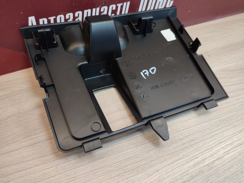 Крышка бардачка