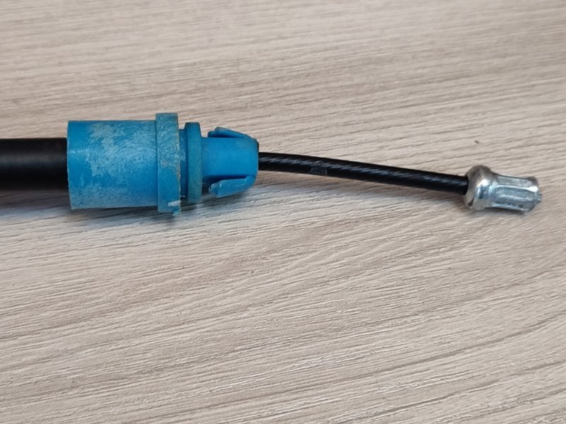 Трос стояночного тормоза