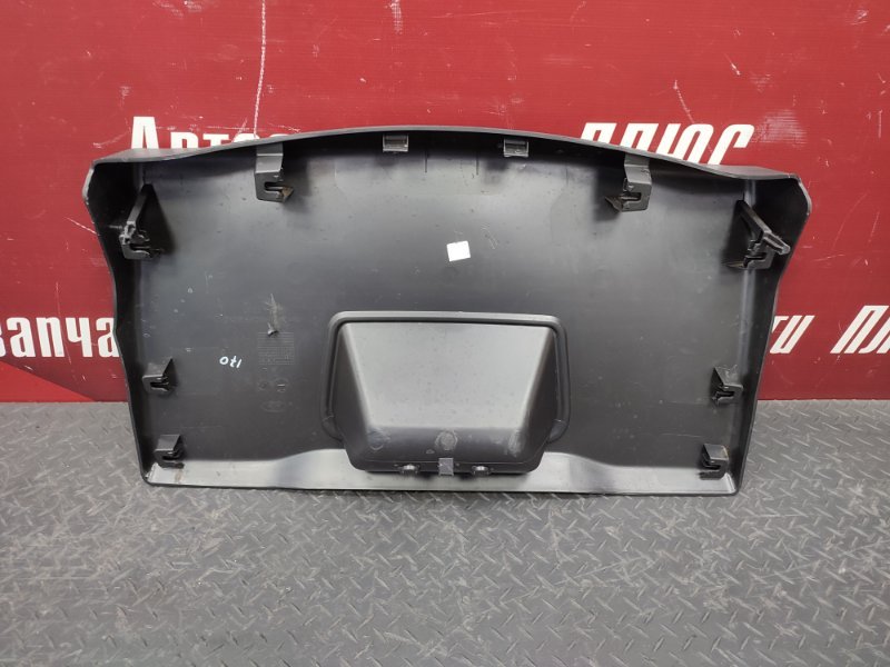 Обшивка двери багажника