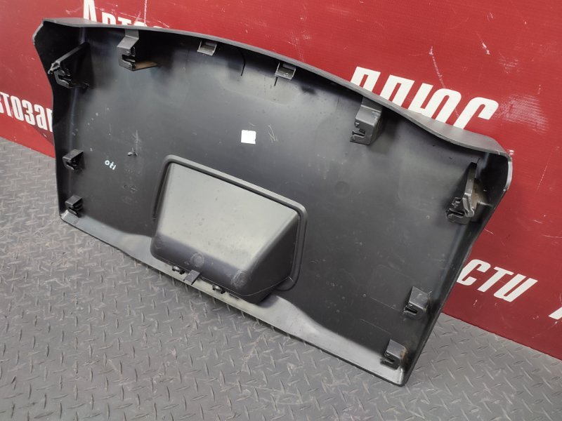 Обшивка двери багажника