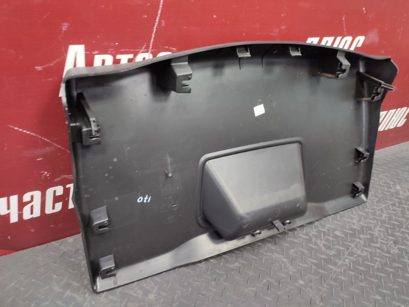 Обшивка двери багажника