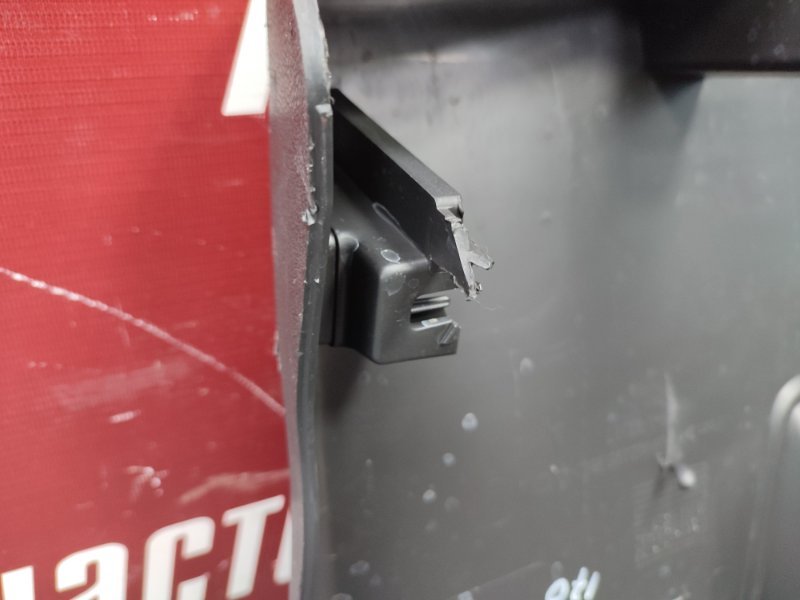 Обшивка двери багажника