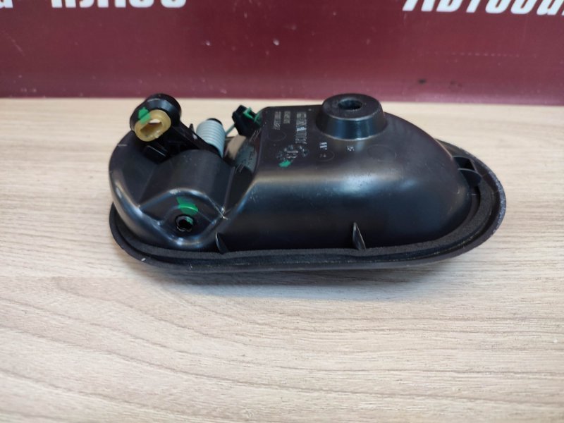 Внутренняя ручка     двери