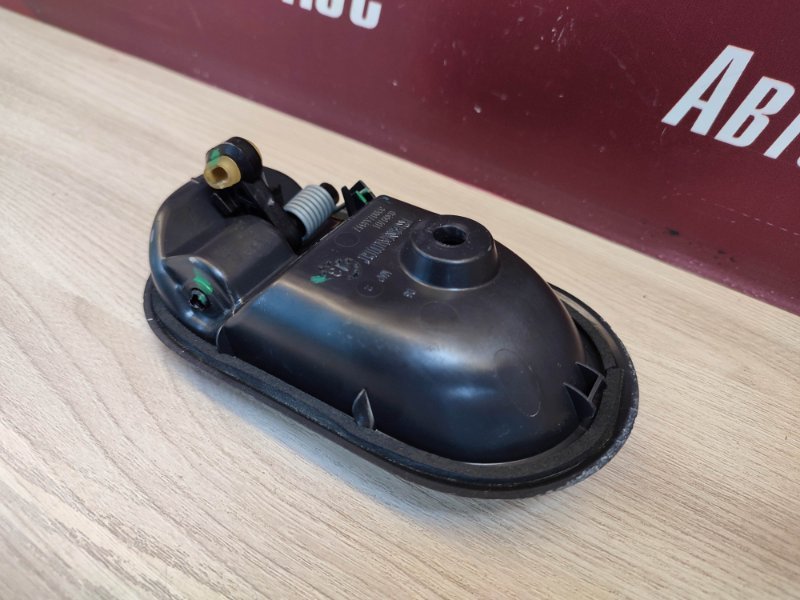 Внутренняя ручка     двери