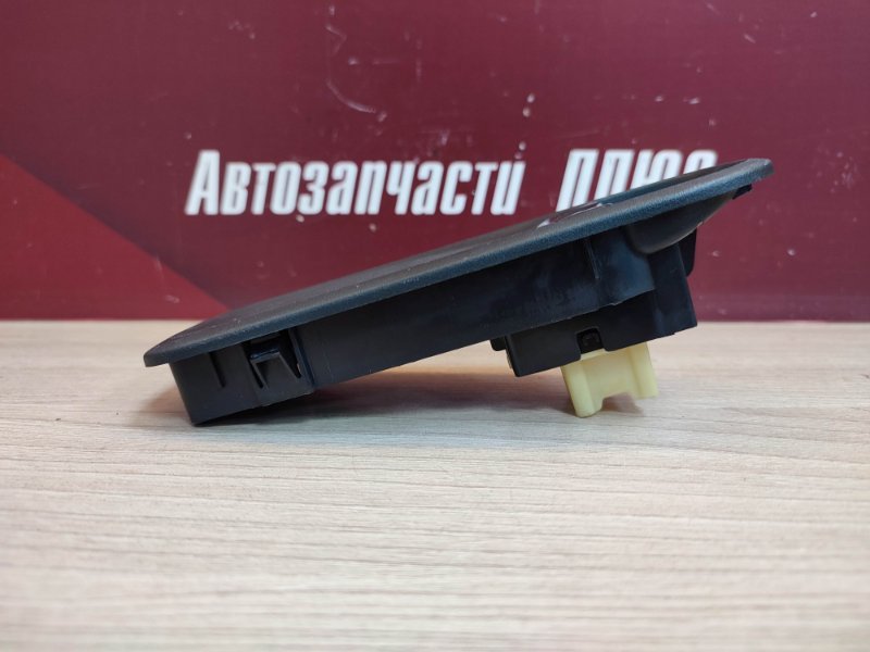 Кнопка стеклоподъемника