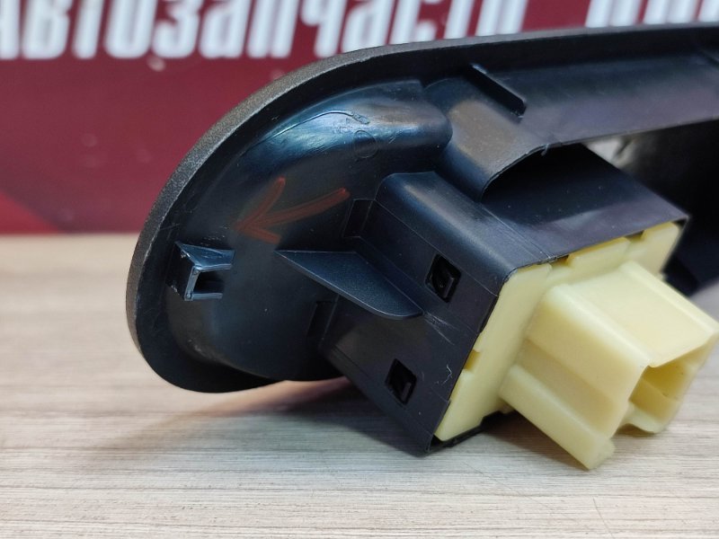 Кнопка стеклоподъемника