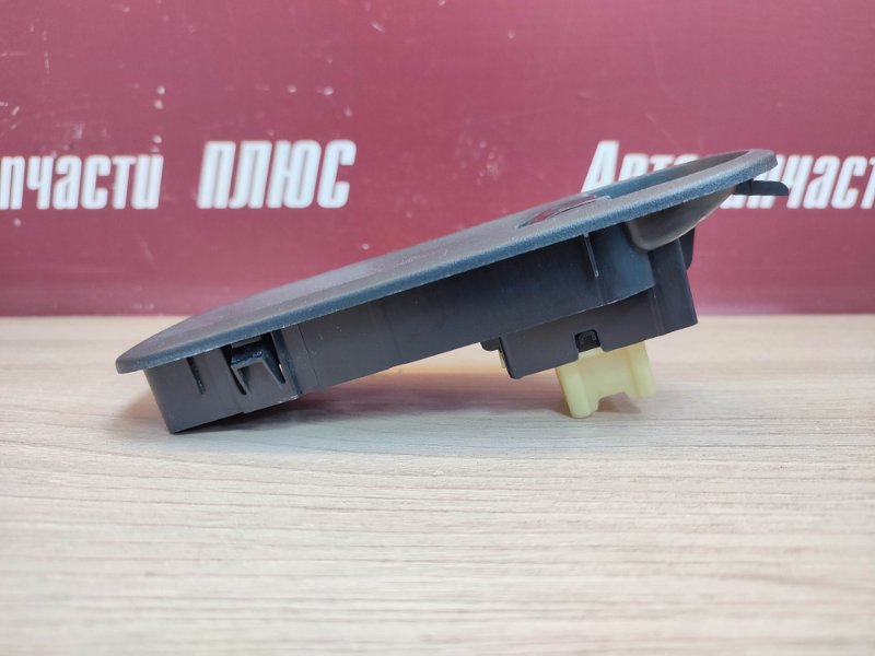 Кнопка стеклоподъемника