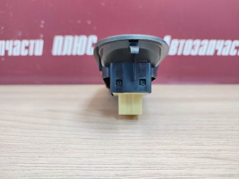 Кнопка стеклоподъемника