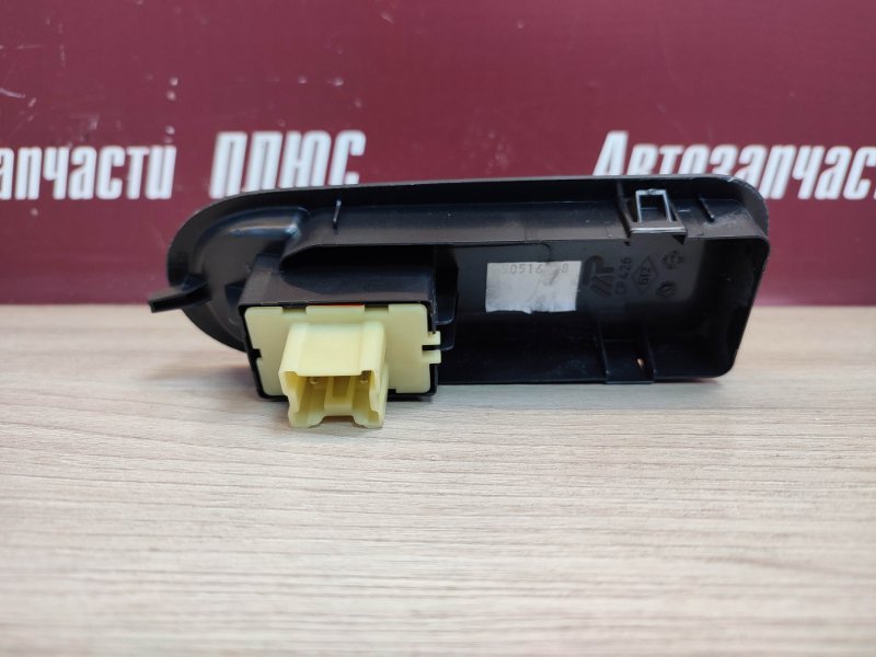 Кнопка стеклоподъемника